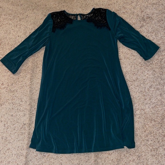 Green Dress - Picture 1 of 3